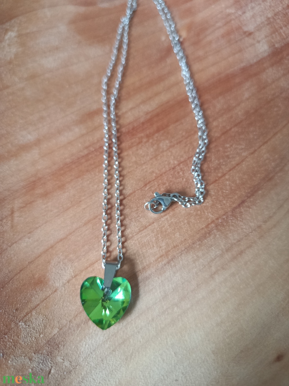  nyaklánc orvosi acél lánccal, zöld csiszolt üveg szívvel  - ékszer - nyaklánc - medálos nyaklánc - Meska.hu