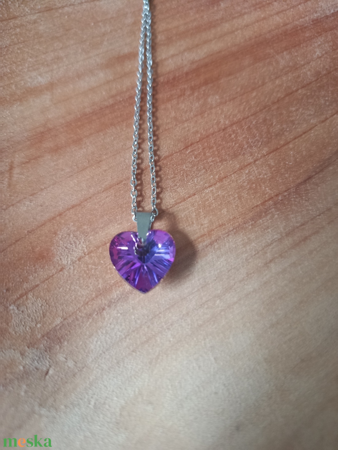  nyaklánc orvosi acél lánccal, lila csiszolt üveg szívvel  - ékszer - nyaklánc - medálos nyaklánc - Meska.hu