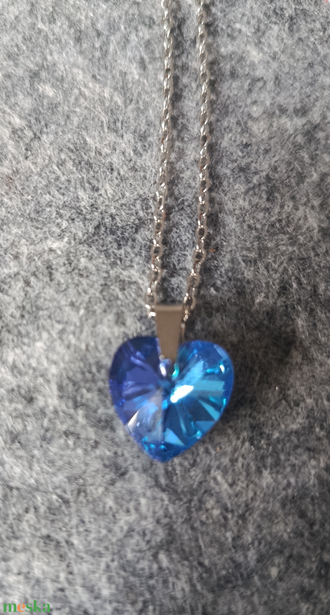  nyaklánc orvosi acél lánccal, kék csiszolt üveg szívvel  - ékszer - nyaklánc - medálos nyaklánc - Meska.hu