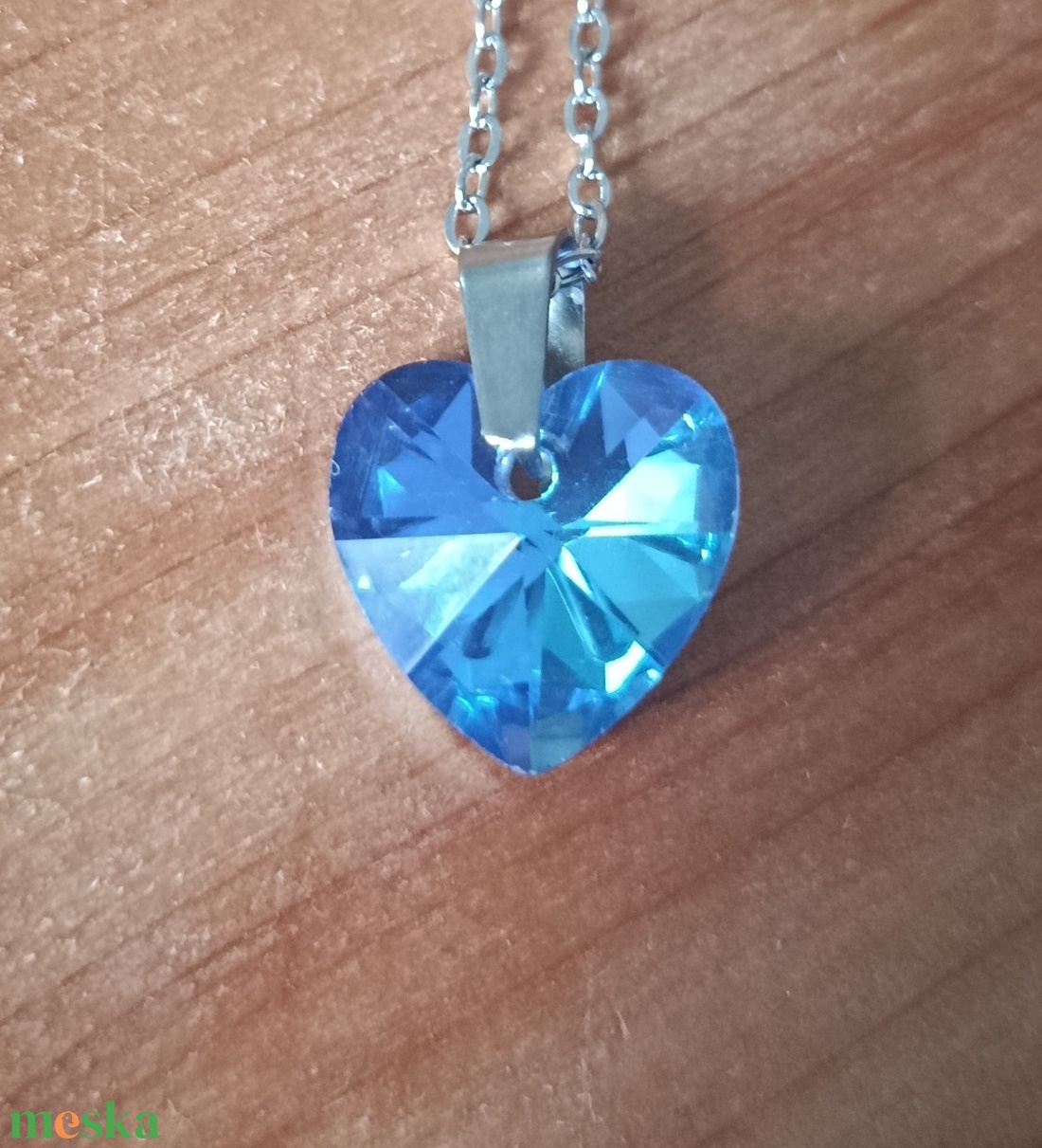  nyaklánc orvosi acél lánccal, kék csiszolt üveg szívvel  - ékszer - nyaklánc - medálos nyaklánc - Meska.hu
