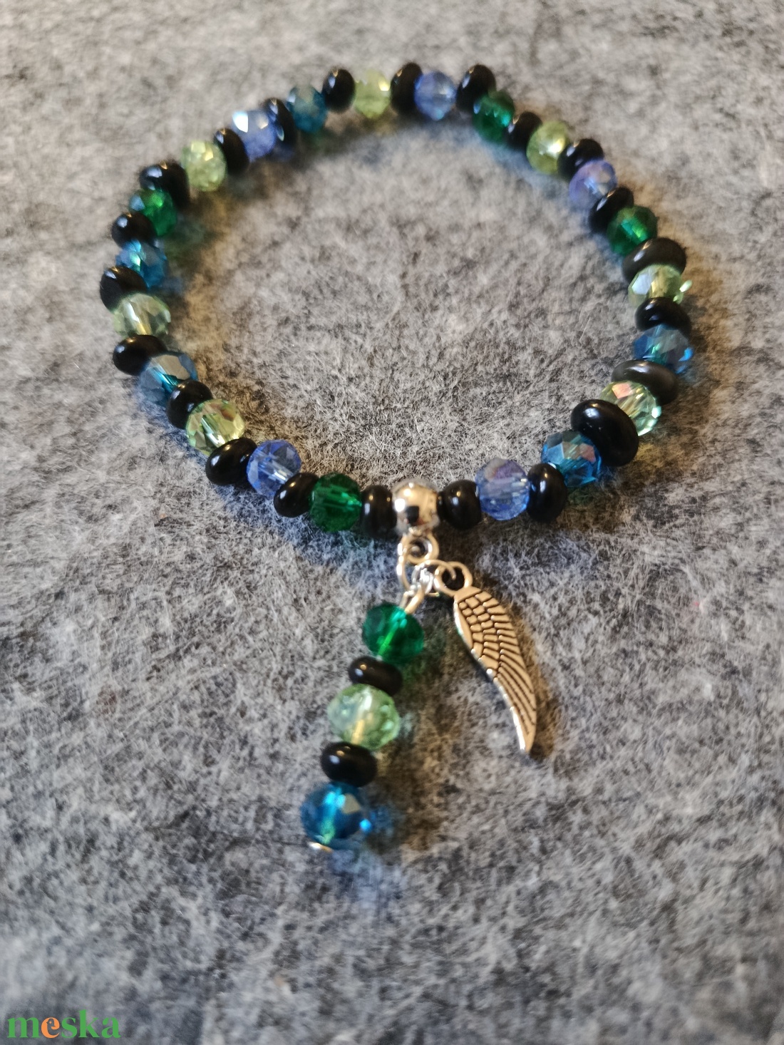 karkötő obszidiánnal és csiszolt üveg gyönggyel  - ékszer - karkötő - gyöngyös karkötő - Meska.hu