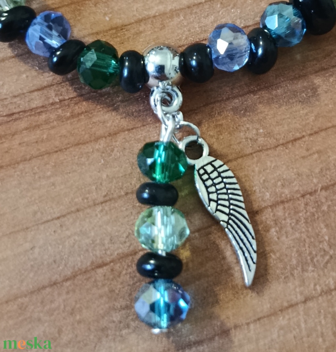 karkötő obszidiánnal és csiszolt üveg gyönggyel  - ékszer - karkötő - gyöngyös karkötő - Meska.hu