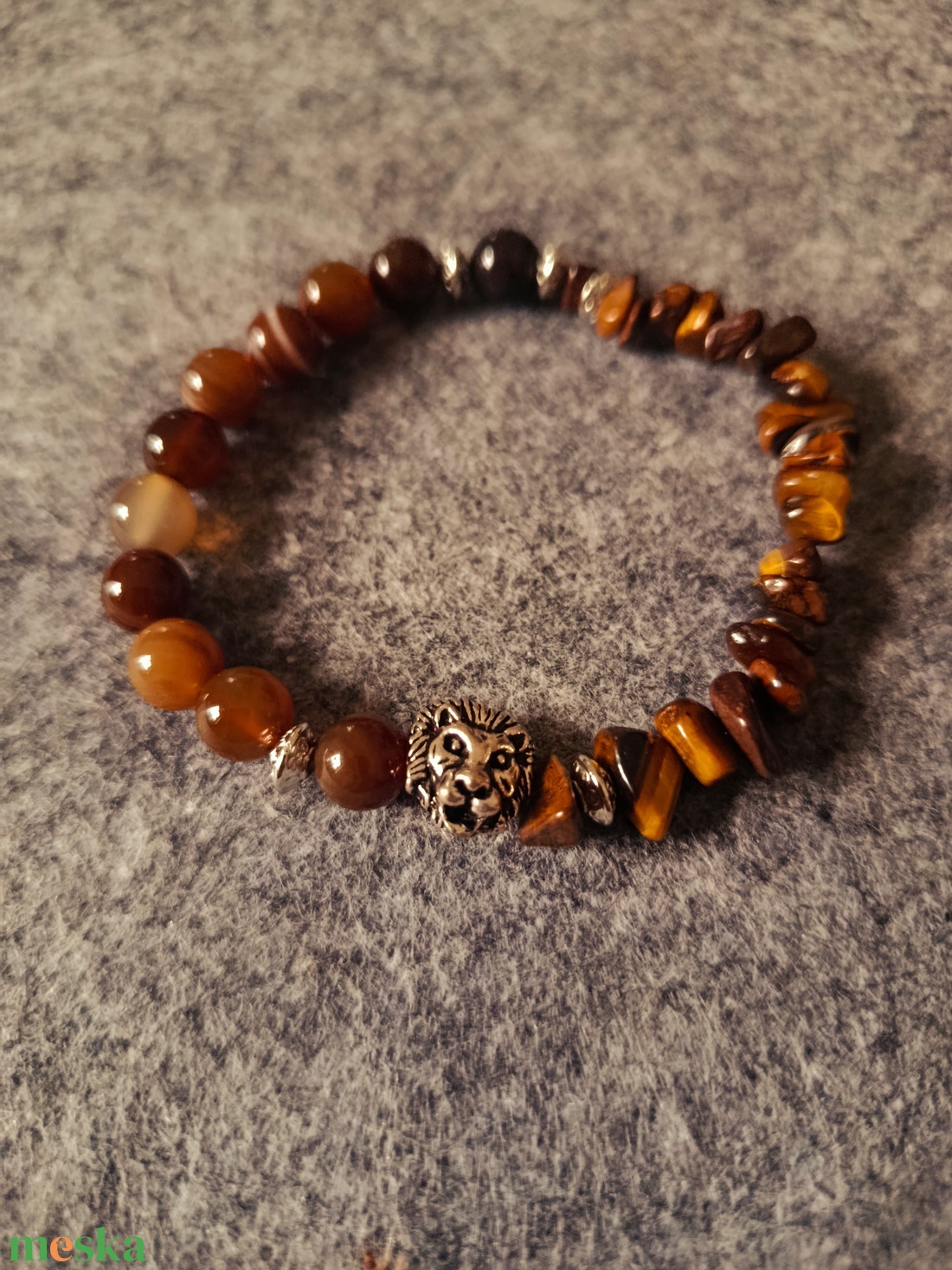 Karkötő tigris szem ásványból  oroszlánnal  - ékszer - karkötő - gyöngyös karkötő - Meska.hu
