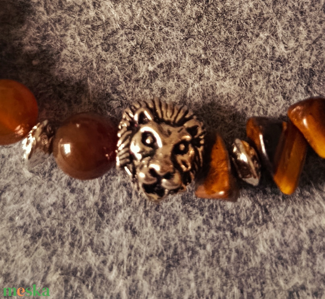 Karkötő tigris szem ásványból  oroszlánnal  - ékszer - karkötő - gyöngyös karkötő - Meska.hu