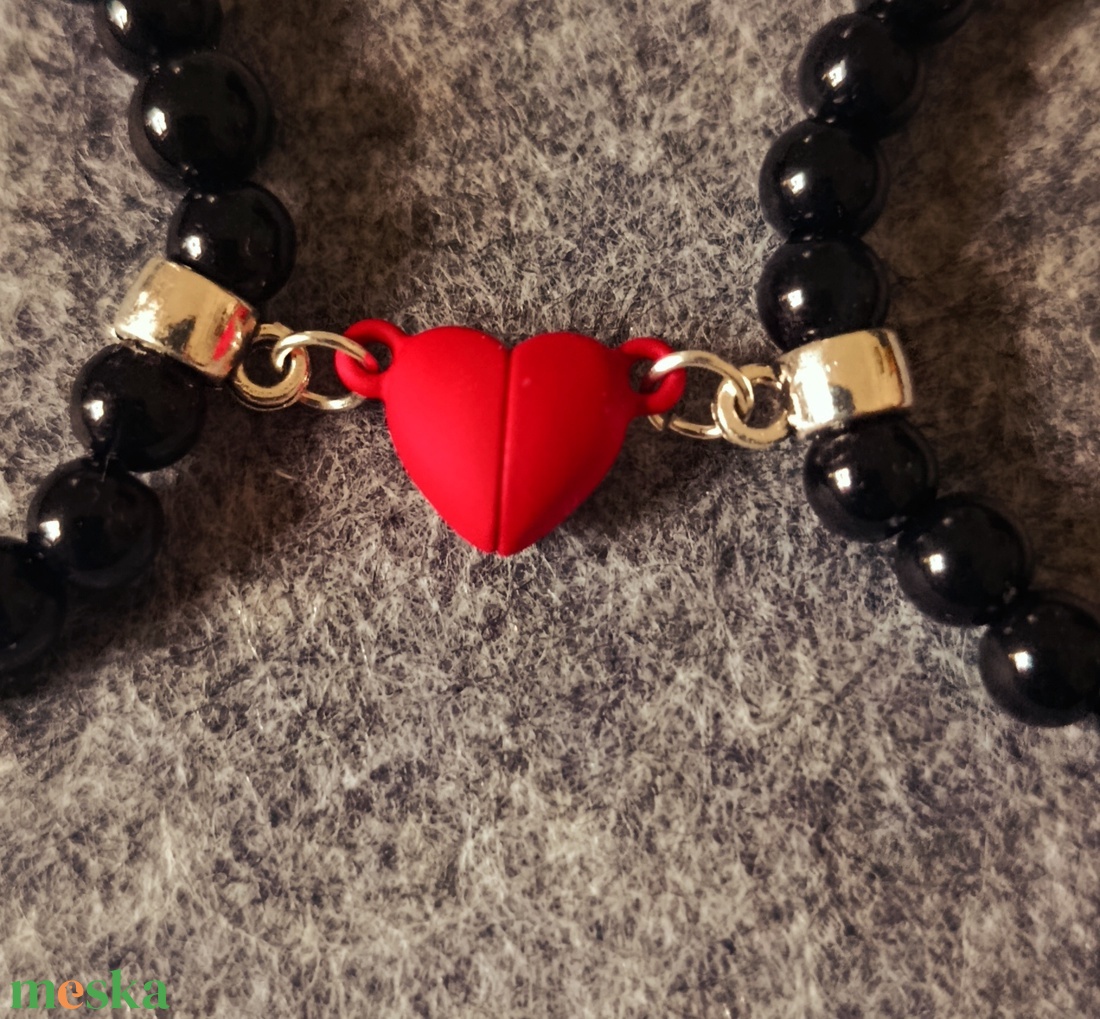 Szerelmes  karkötő piros mágneses szívvel  - ékszer - karkötő - gyöngyös karkötő - Meska.hu