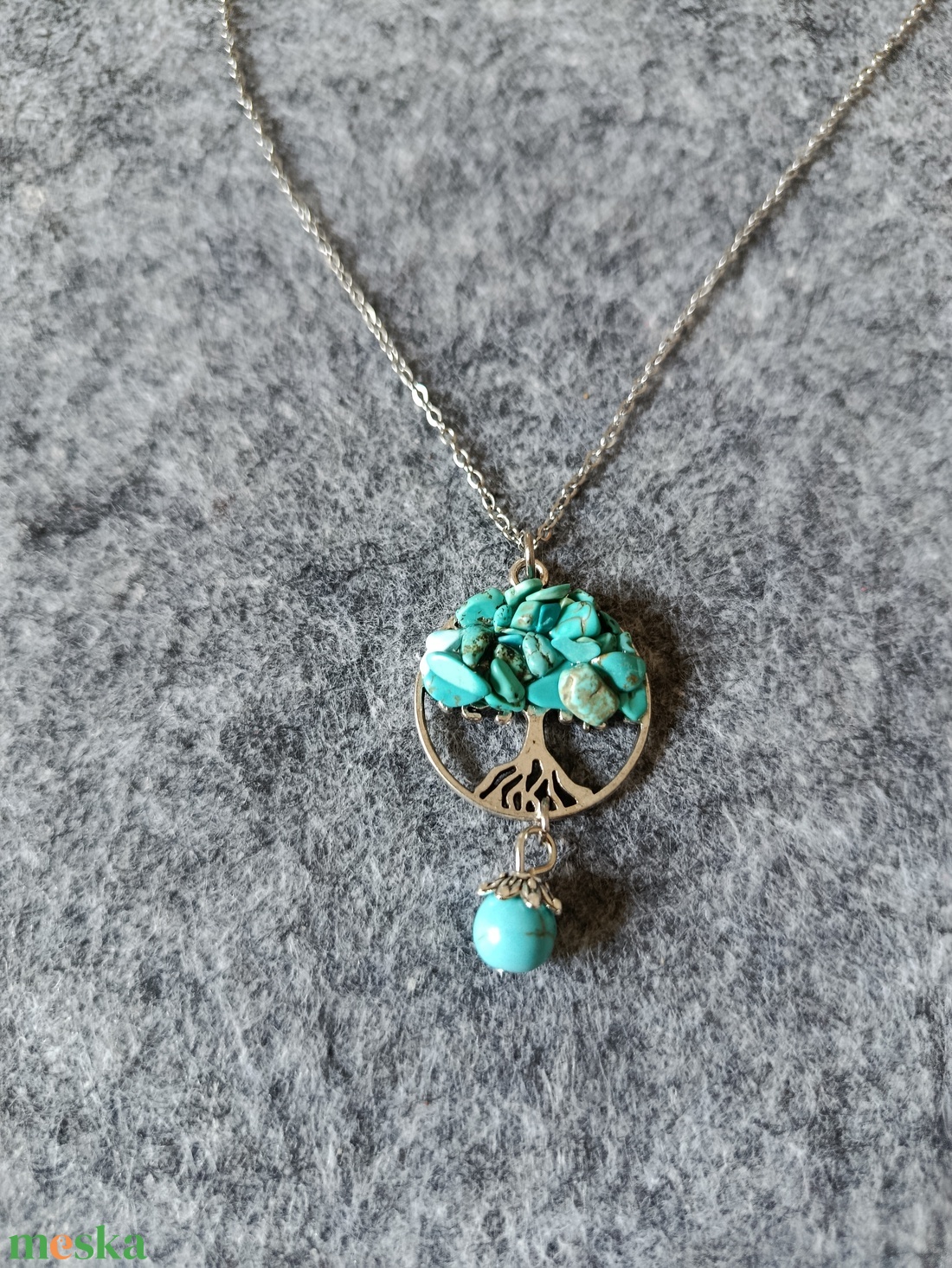 Életfa medál howlit türkiz ásvánnyal orvosi acél lánccal  - ékszer - nyaklánc - medálos nyaklánc - Meska.hu