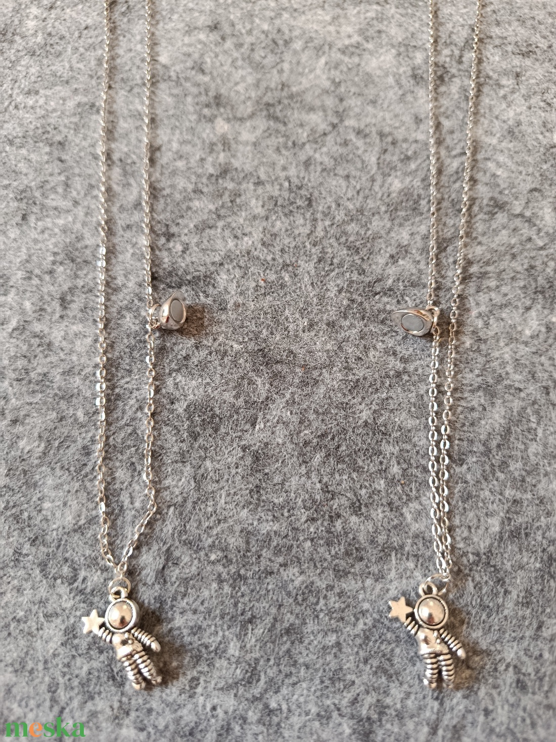 Szerelmes űrhajós nyaklánc  - ékszer - nyaklánc - medálos nyaklánc - Meska.hu