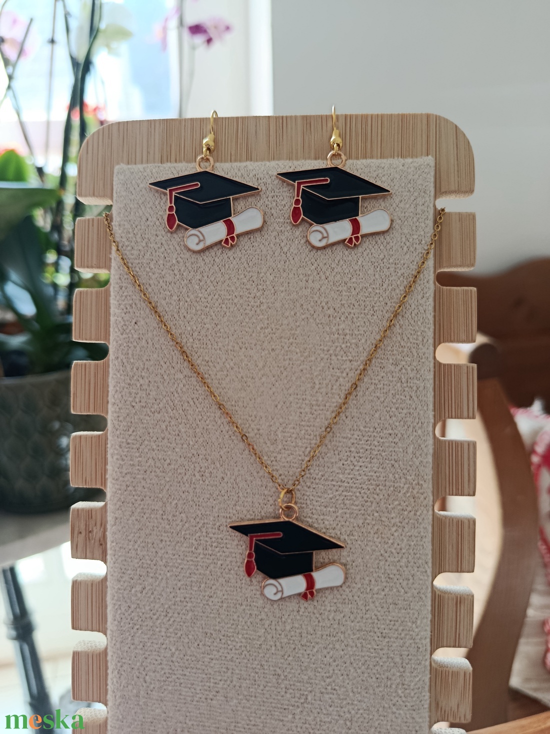 Diploma osztóra, érettségire nyaklánc és fülbevaló szett  - ékszer - fülbevaló - lógó fülbevaló - Meska.hu