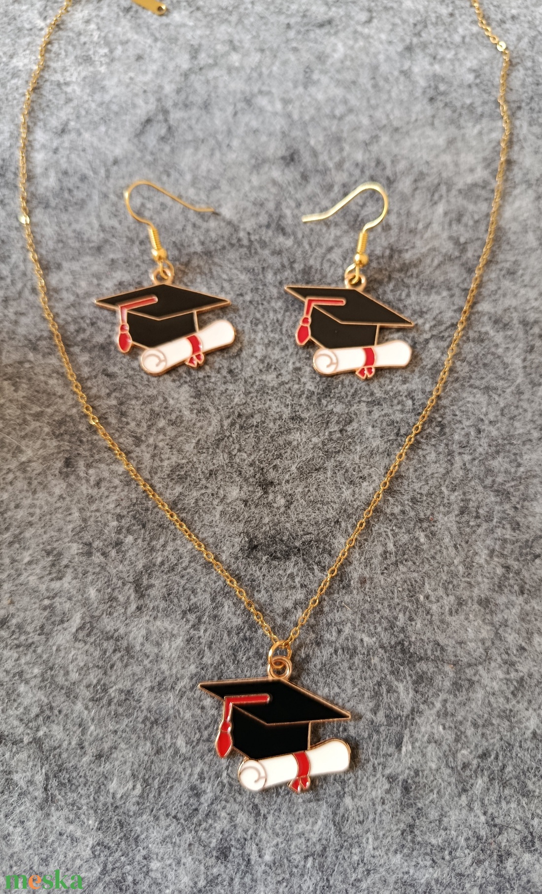 Diploma osztóra, érettségire nyaklánc és fülbevaló szett  - ékszer - fülbevaló - lógó fülbevaló - Meska.hu
