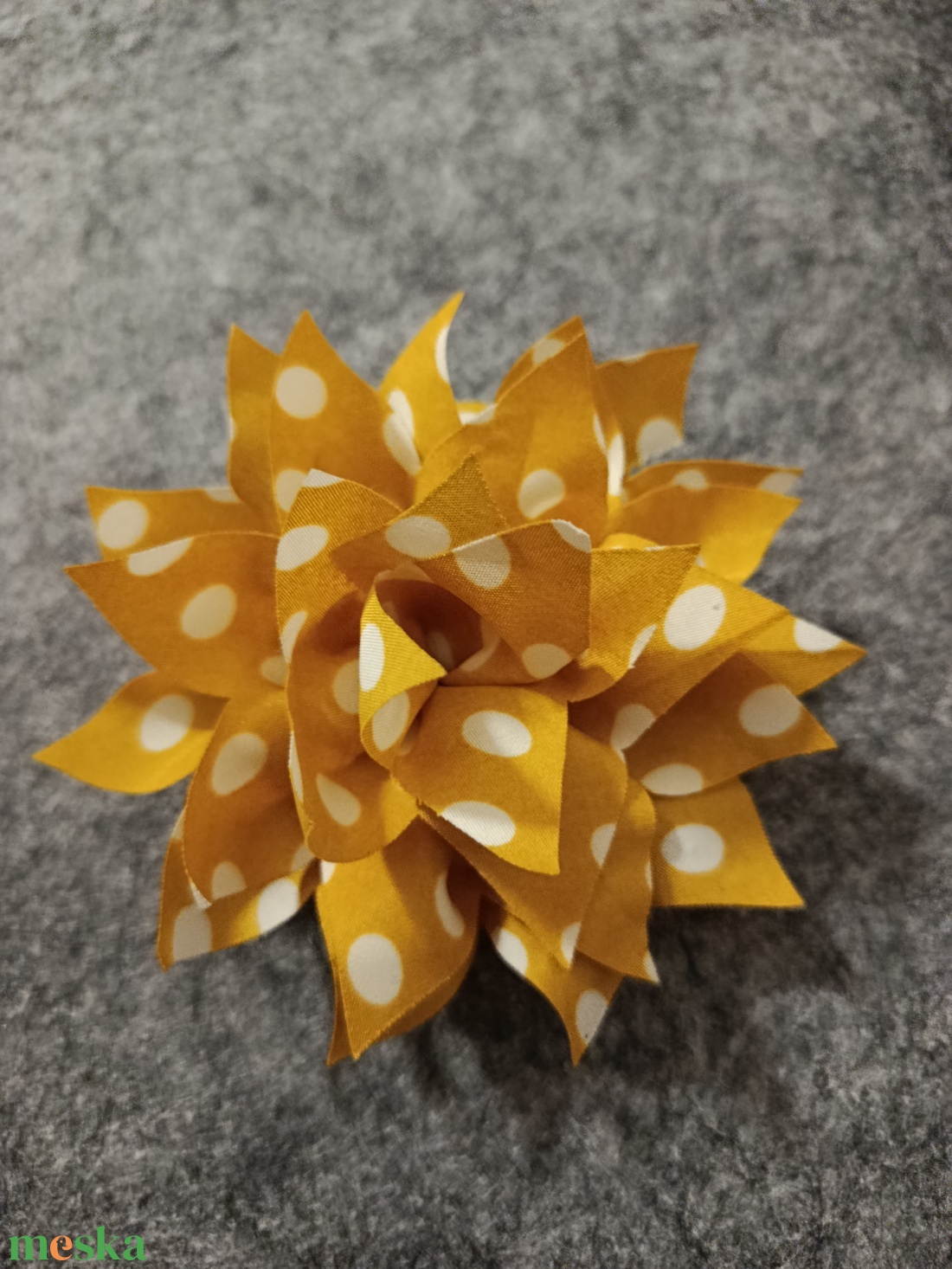 Napraforgós kitűző  - ékszer - kitűző és bross - Meska.hu