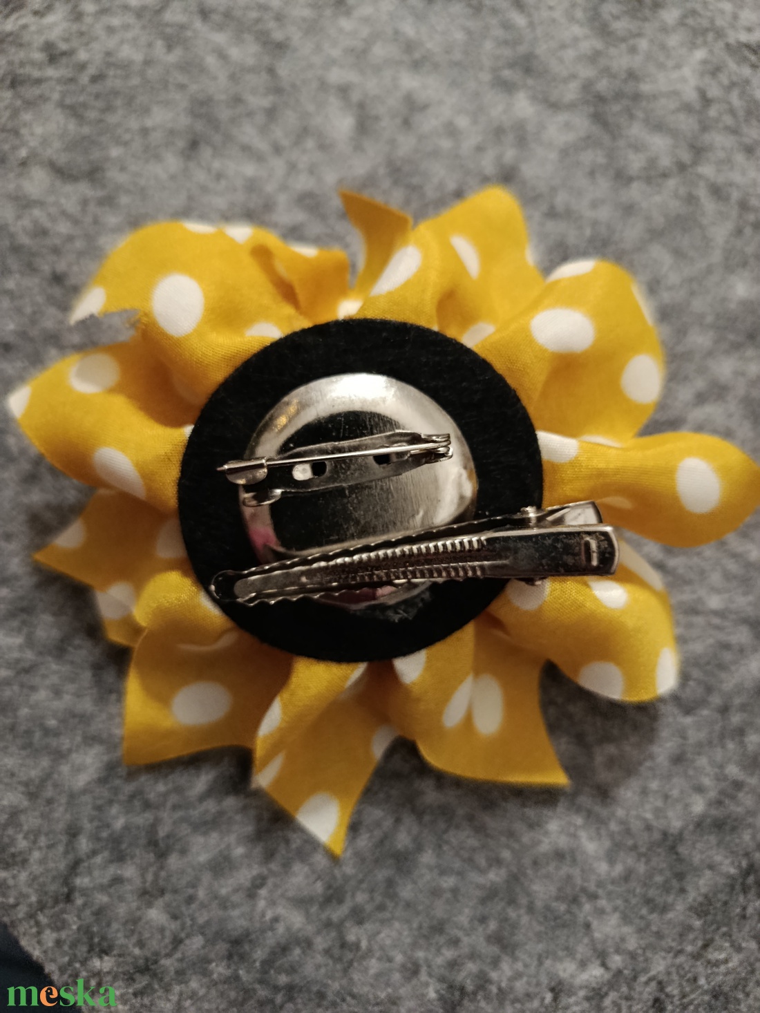 Napraforgós kitűző  - ékszer - kitűző és bross - Meska.hu