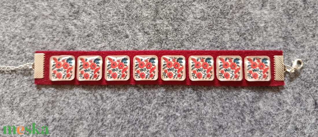 Karkötő palóc mintás üveg lencsével  - ékszer - karkötő - charm karkötő - Meska.hu