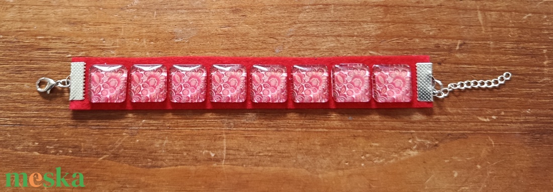 Karkötő népi mintás üveg lencsével  - ékszer - karkötő - charm karkötő - Meska.hu