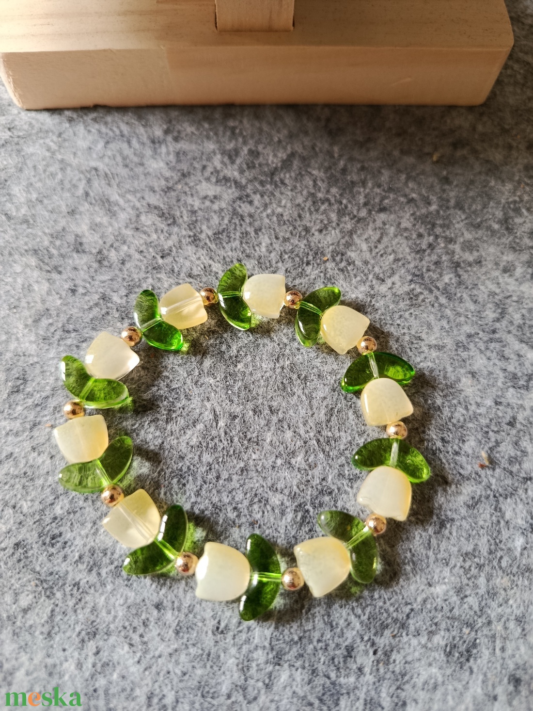 Tulipános karkötő  - ékszer - nyaklánc - gyöngyös nyaklánc - Meska.hu