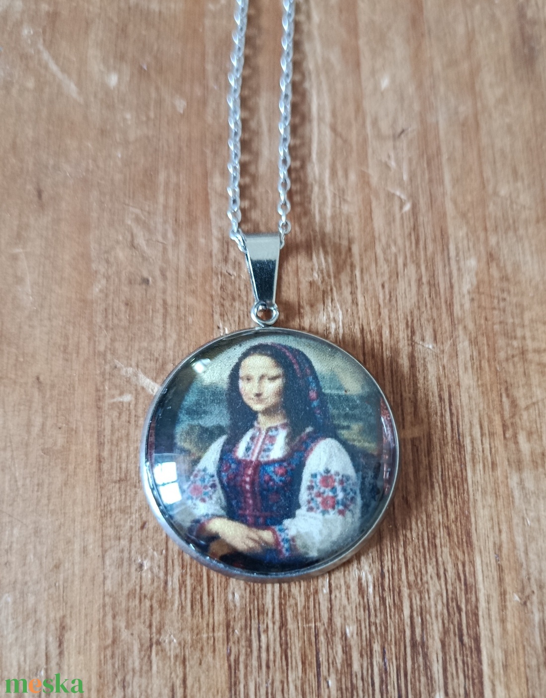 Üveg lencsés, orvosi acél nyaklánc Mona Lisa motívummal  - ékszer - nyaklánc - medálos nyaklánc - Meska.hu