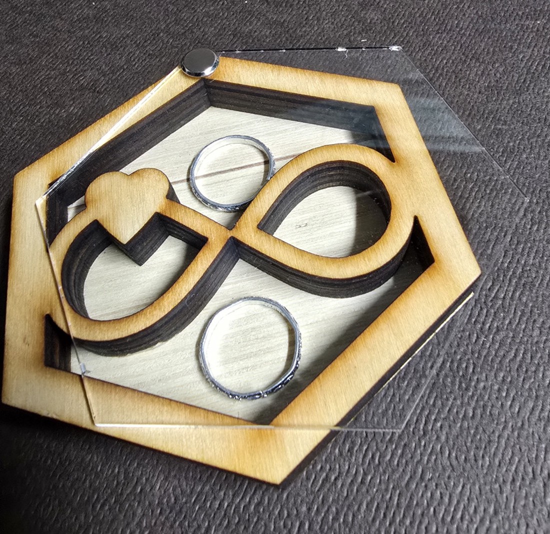 Hexagon gyűrűtartó doboz, plexivel  - esküvő - kiegészítők - gyűrűtartó & gyűrűpárna - Meska.hu