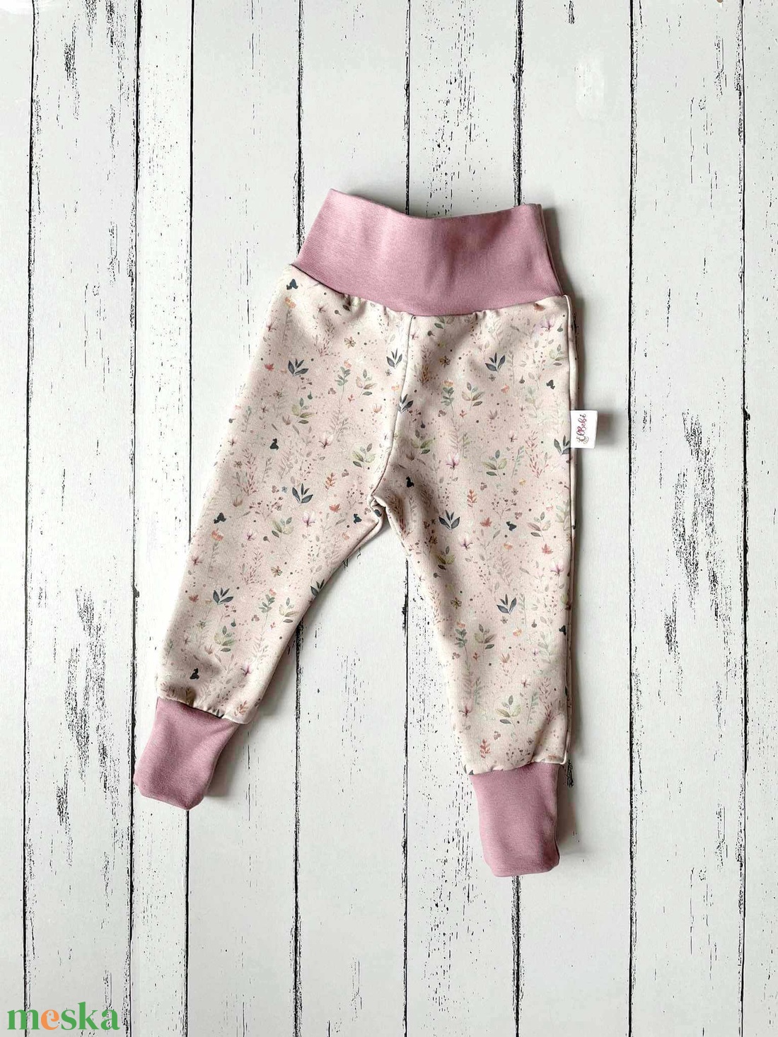 Púderrózsaszín virágos melegítőnadrág  (62) - ruha & divat - gyerekruha - nadrág - Meska.hu