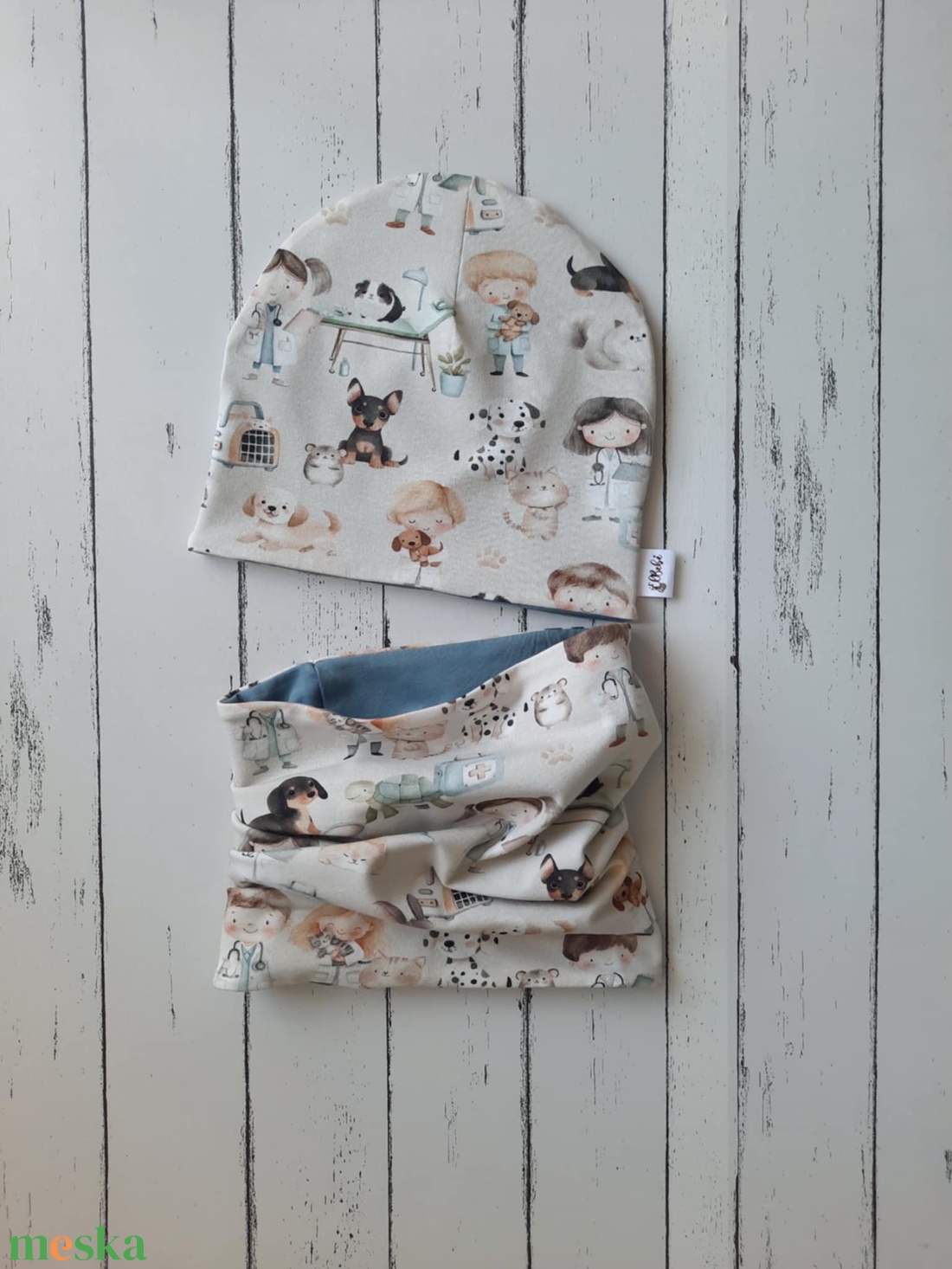 Kisállatok az állatorvosnál sapka-sál szett (50-52) - ruha & divat - babaruha & gyerekruha - babasapka - Meska.hu