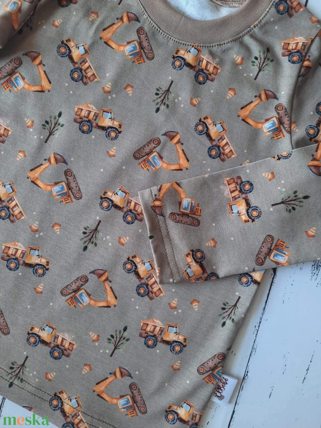 Munkagépes hosszú ujjú felső (92-es) - ruha & divat - babaruha & gyerekruha - póló - Meska.hu