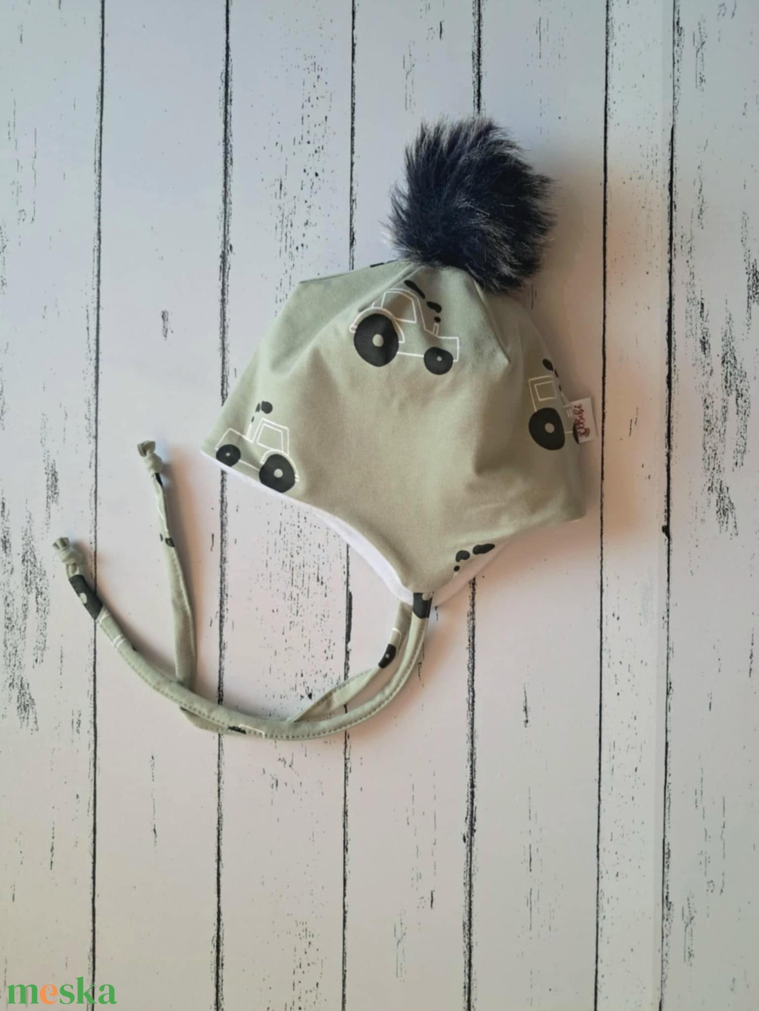 Zöld traktoros pomponos téli sapka (47-48 cm) - ruha & divat - babaruha & gyerekruha - babasapka - Meska.hu