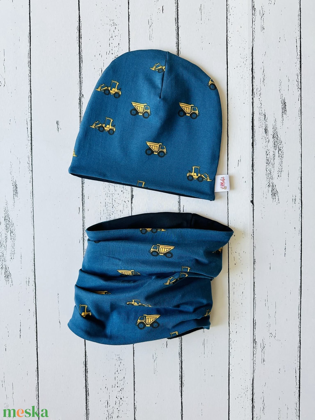 Sötétkék alapon munkagépes sapka-sál szett (48-50 cm) - baba - mama - babaruházat - babasapka - Meska.hu