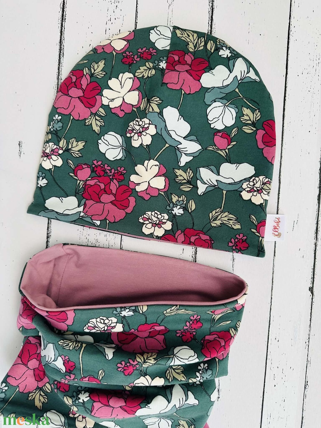 Zöld alapon virágos sapka-sál szett (50-52 cm) - baba - mama - babaruházat - babasapka - Meska.hu