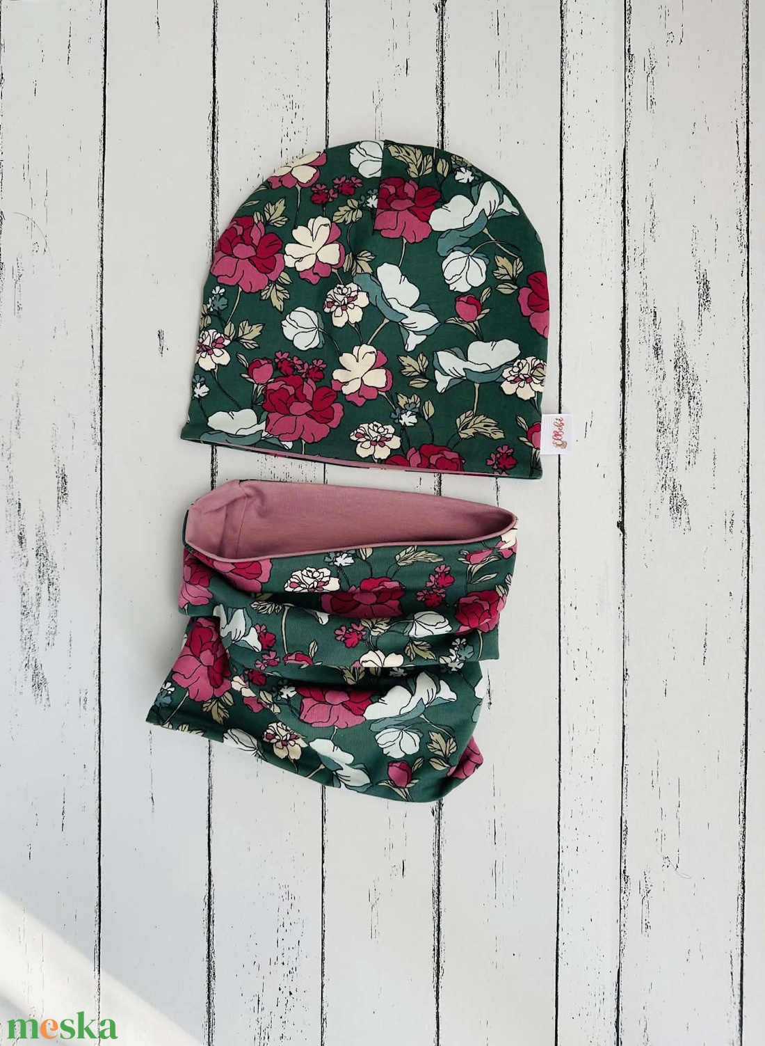 Zöld alapon virágos sapka-sál szett (50-52 cm) - baba - mama - babaruházat - babasapka - Meska.hu
