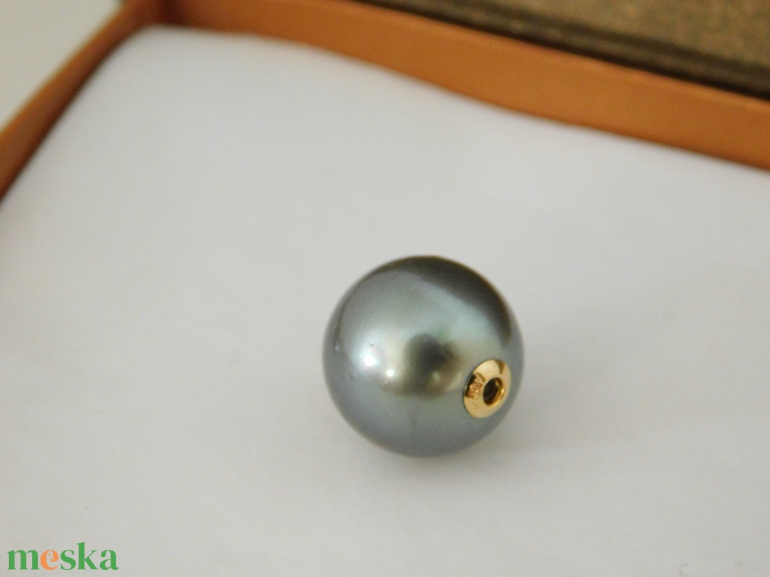 Tahiti Gyöngy Medál 18 K Arany Szélekkel AU750 Gyönyörű, Nagy 12 mm-es gyöngy - ékszer - nyaklánc - medál - Meska.hu