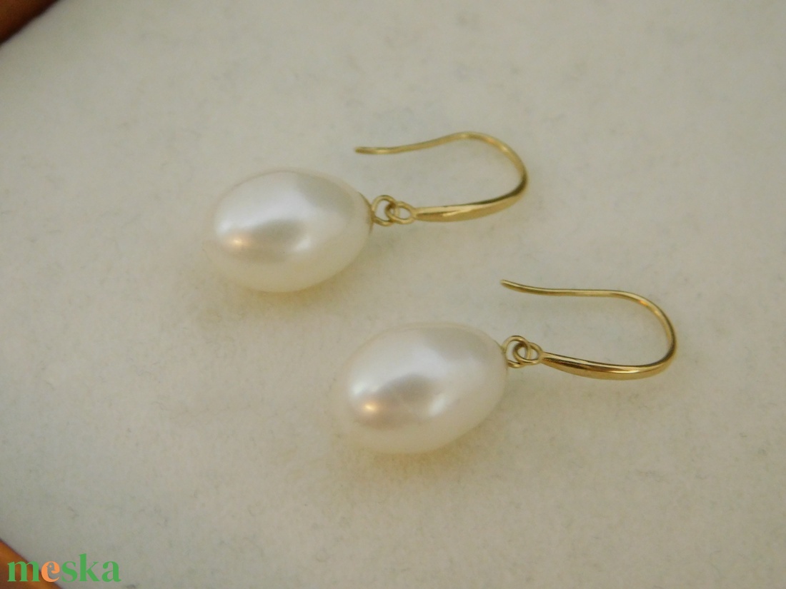 Gyöngy 18 K Arany Lógós Fülbevalók - ékszer - fülbevaló - lógó csepp fülbevaló - Meska.hu