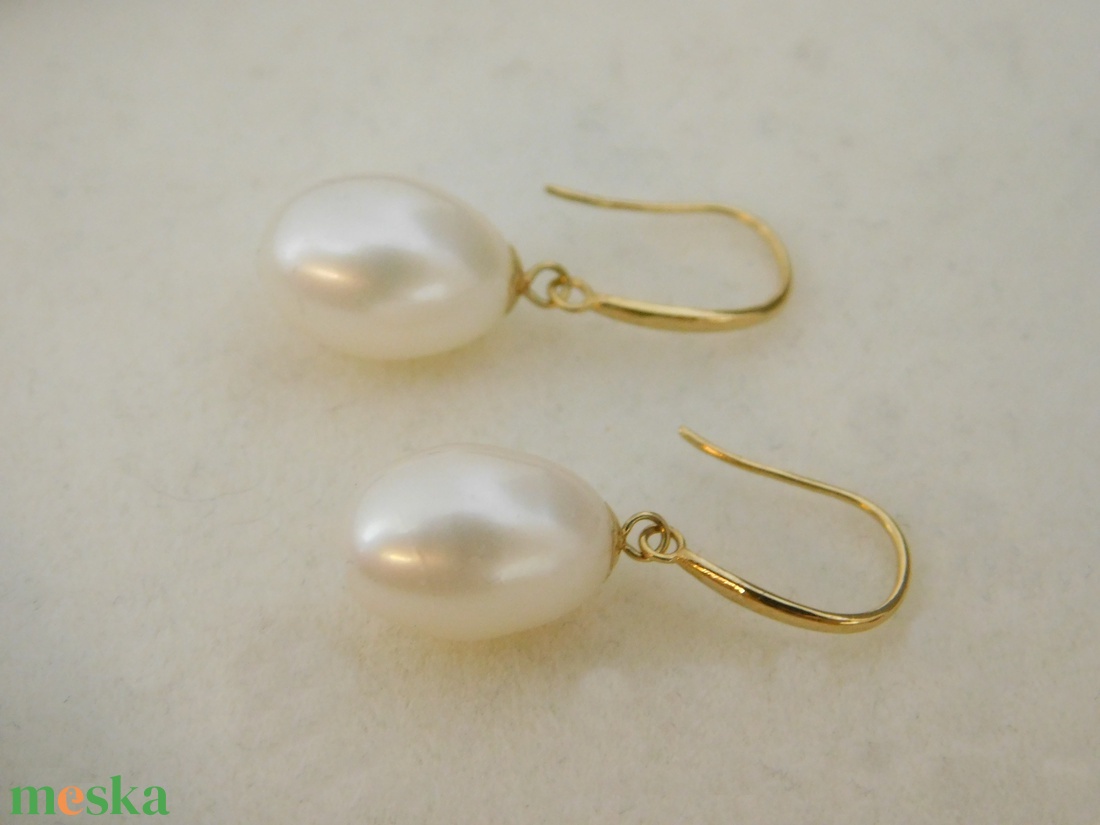 Gyöngy 18 K Arany Lógós Fülbevalók - ékszer - fülbevaló - lógó csepp fülbevaló - Meska.hu