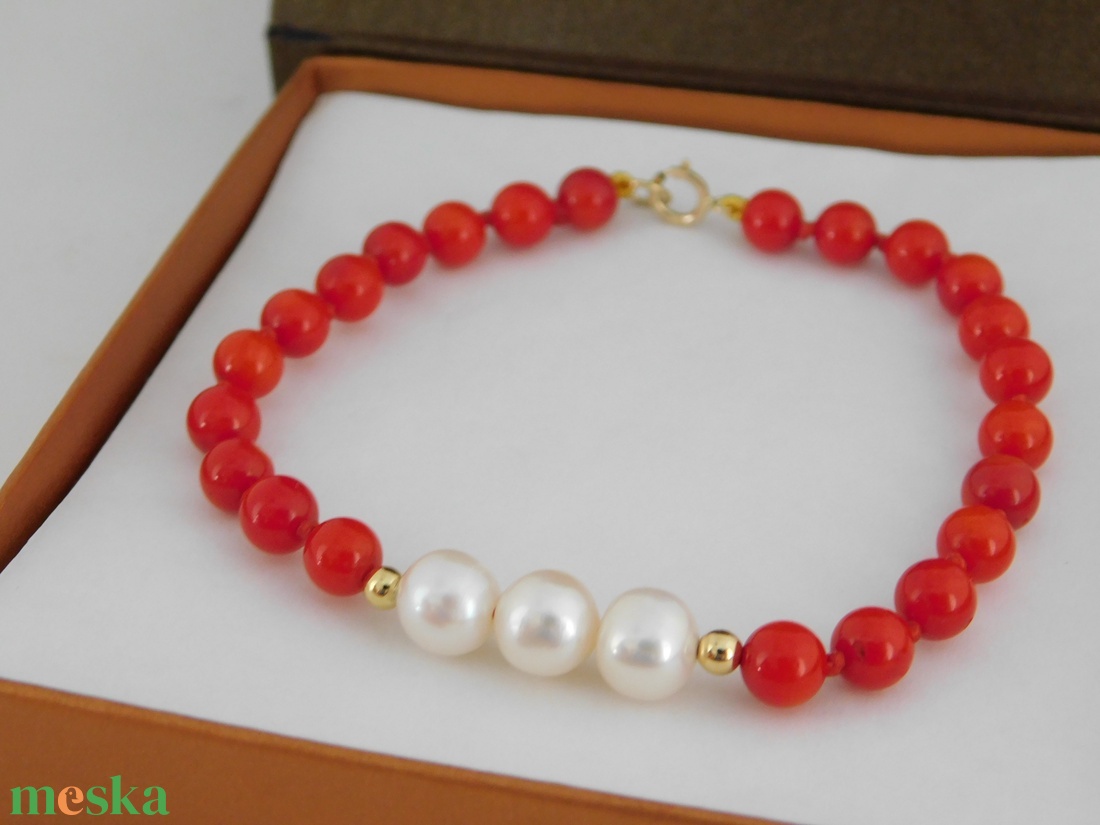 14 K Arany Korall Karkötő Gyöngyökkel 14 K Arany Golyókkal - ékszer - karkötő - gyöngyös karkötő - Meska.hu