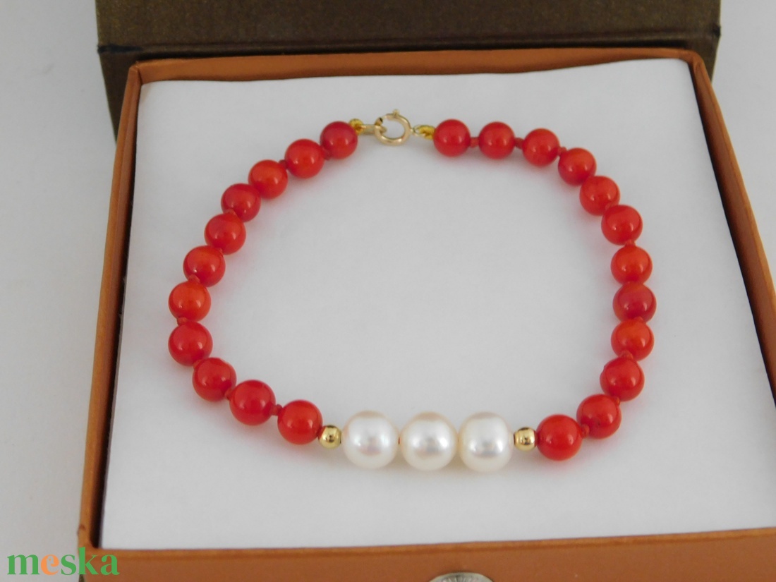 14 K Arany Korall Karkötő Gyöngyökkel 14 K Arany Golyókkal - ékszer - karkötő - gyöngyös karkötő - Meska.hu