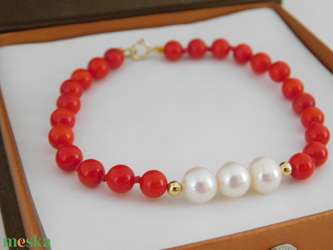 14 K Arany Korall Karkötő Gyöngyökkel 14 K Arany Golyókkal - ékszer - karkötő - gyöngyös karkötő - Meska.hu