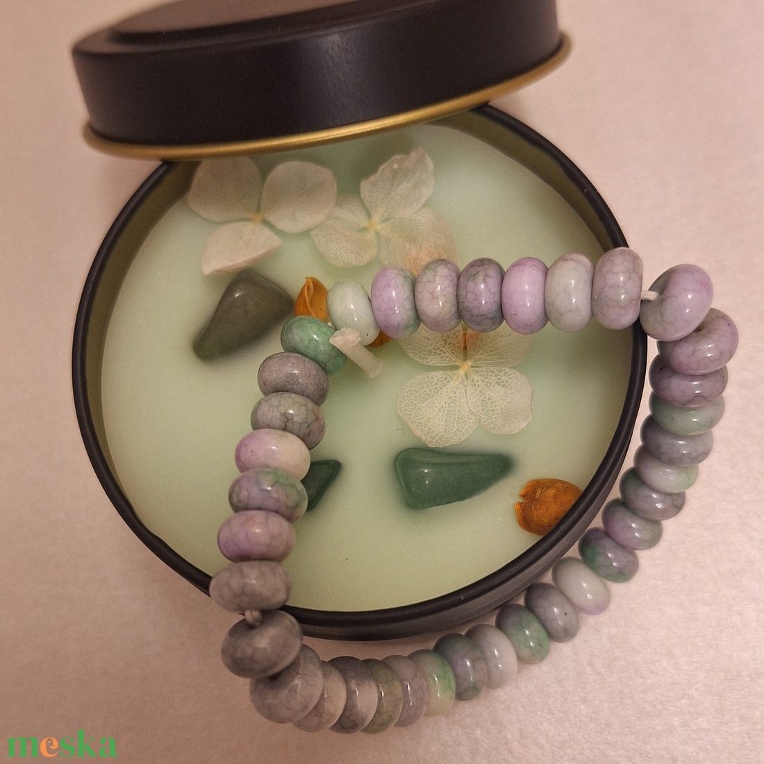 Fenyőliget - cédrus illatú szója gyertya ásványkarkötővel - karácsony - karácsonyi lakásdekoráció - karácsonyi illatgyertya, mécses - Meska.hu