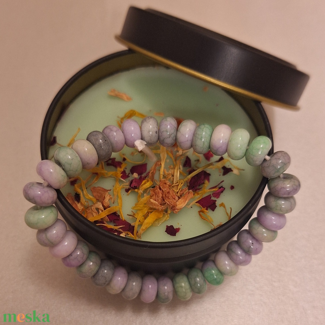 Fenyőliget - cédrus illatú szója gyertya Achát ásványkarkötővel - karácsony - karácsonyi lakásdekoráció - karácsonyi illatgyertya, mécses - Meska.hu