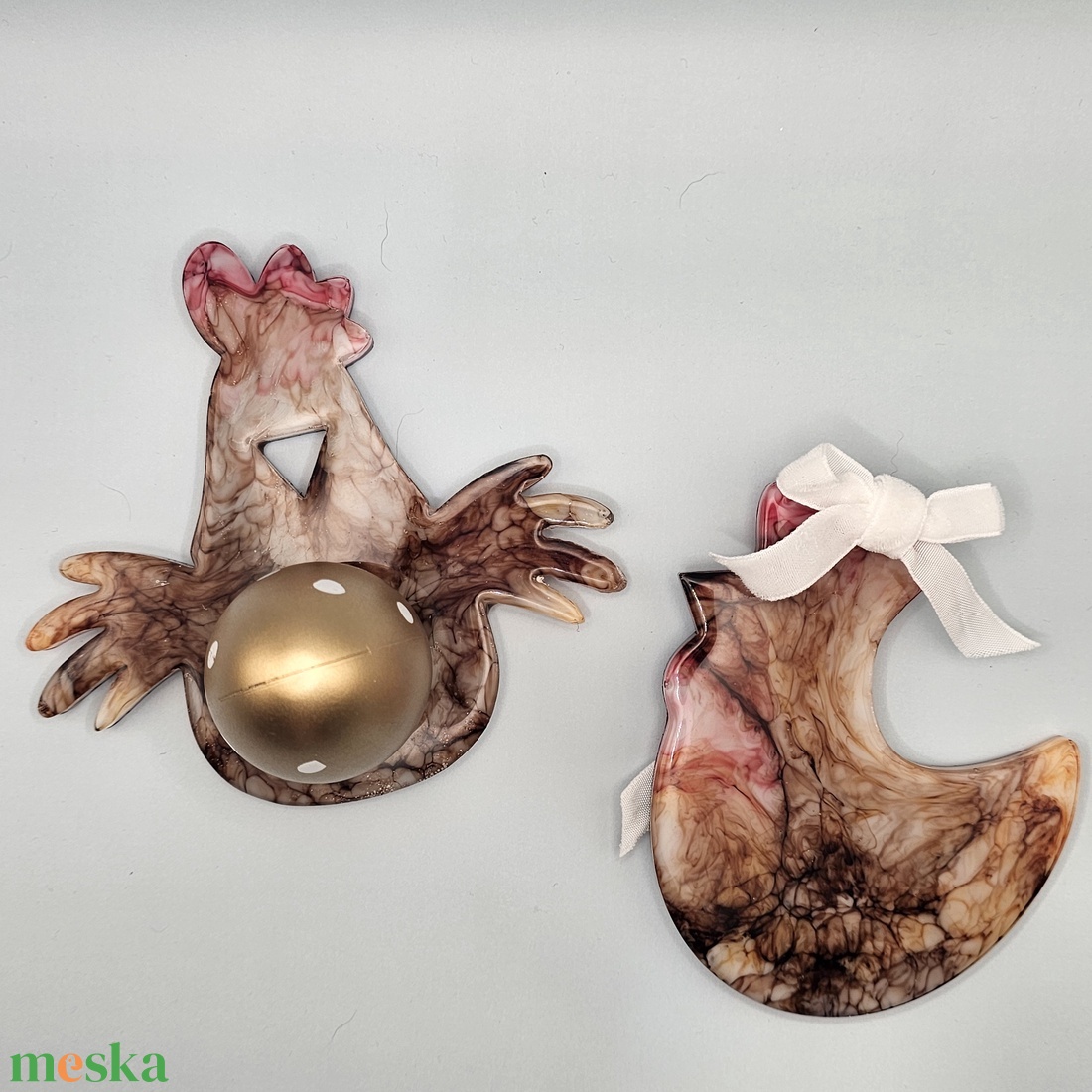 Húsvéti dekoráció szett � epoxi tojásalátét és függődísz, tyúk motívum - otthon & életmód - dekoráció - húsvéti asztaldíszek - Meska.hu