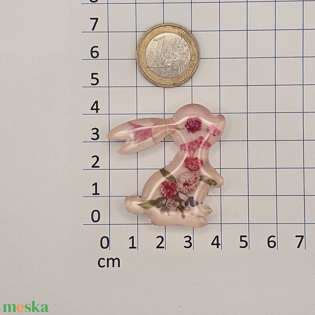 Virágos nyuszi bross műgyantából - ékszer - kitűző és bross - Meska.hu