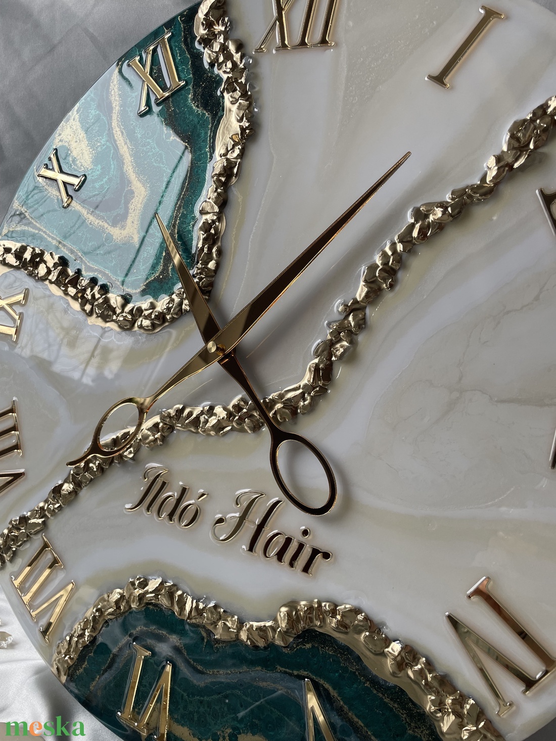 40cm-es Egyedi epoxy falióra � zöld-arany geoda stílus  - otthon & életmód - dekoráció - fali és függő dekoráció - falióra & óra - Meska.hu