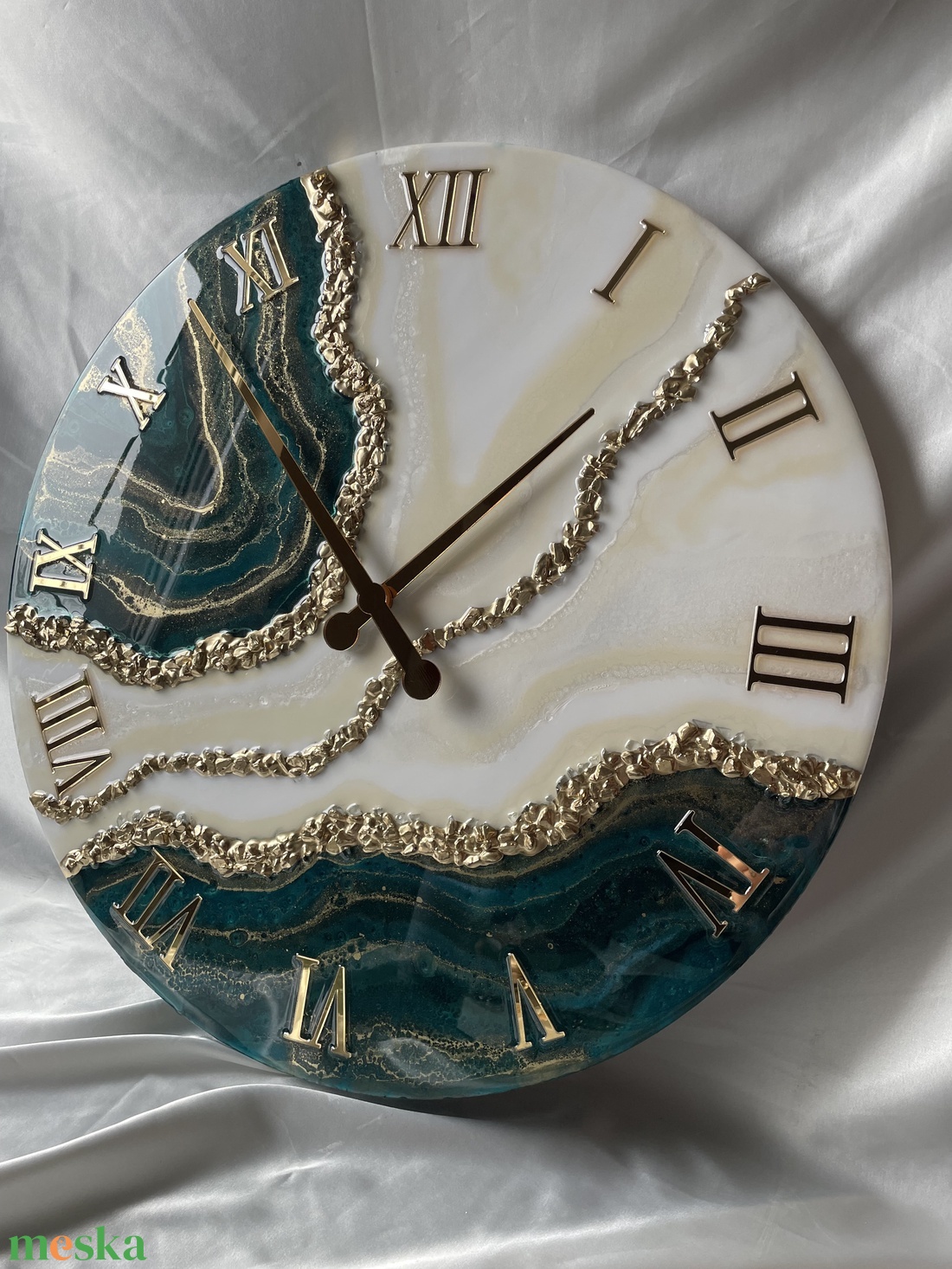 40cm-es Egyedi epoxy falióra � zöld-arany geoda stílus  - otthon & életmód - dekoráció - fali és függő dekoráció - falióra & óra - Meska.hu