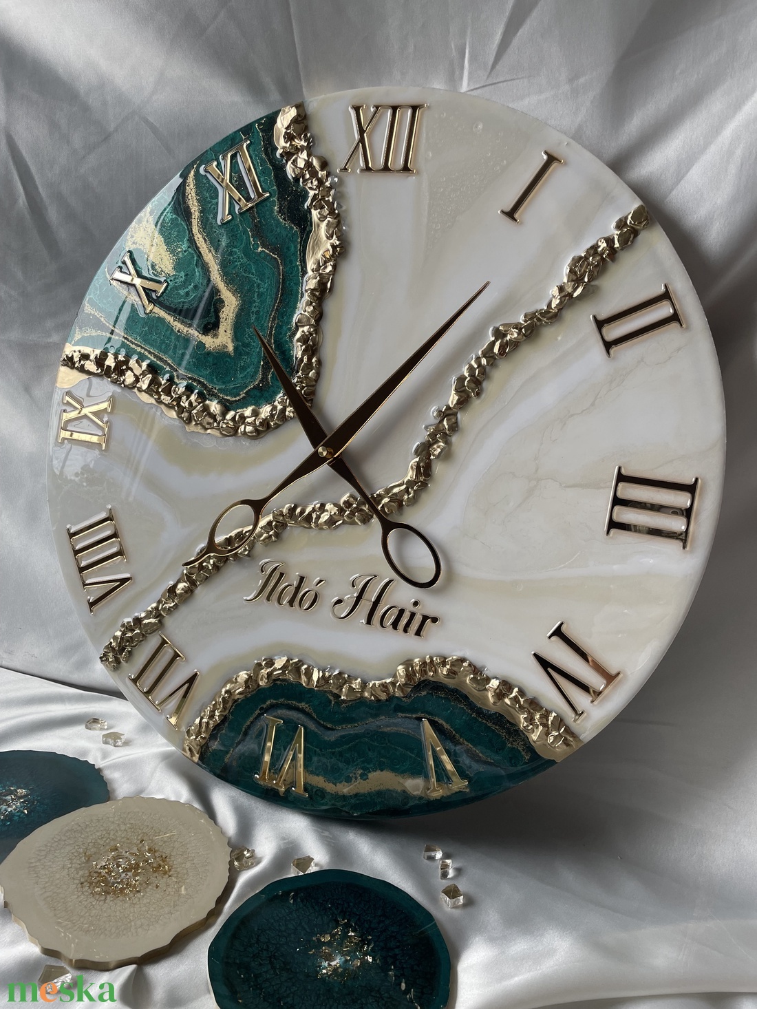 40cm-es Egyedi epoxy falióra � zöld-arany geoda stílus  - otthon & életmód - dekoráció - fali és függő dekoráció - falióra & óra - Meska.hu