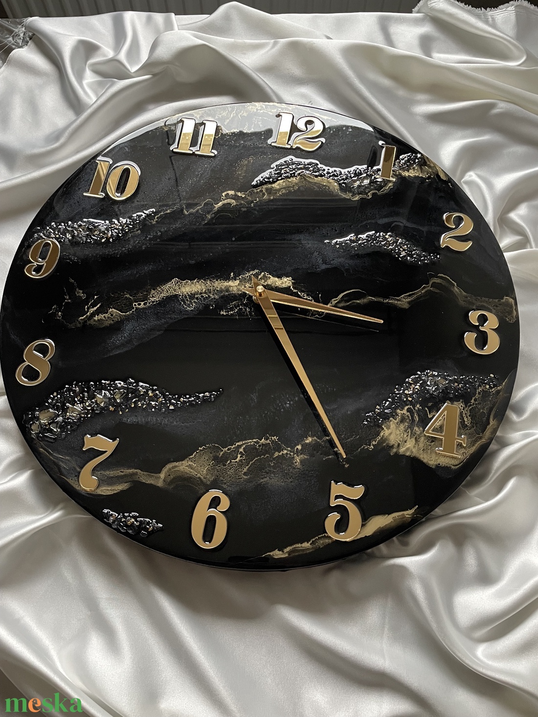 Fekete-arany epoxy falióra � elegáns kézműves design falióra - otthon & életmód - dekoráció - fali és függő dekoráció - falióra & óra - Meska.hu