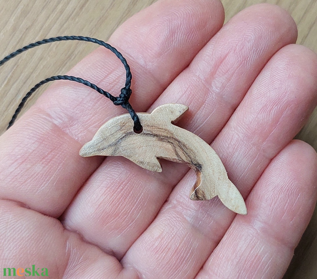 Faragott olajfa delfin gyerek nyaklánc - ékszer - nyaklánc - medálos nyaklánc - Meska.hu
