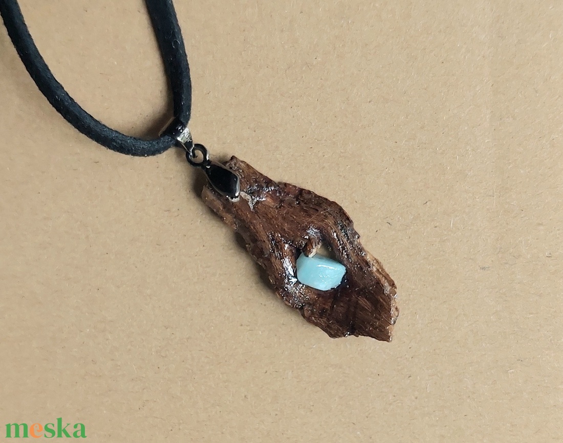 Uszadékfa amulett, nyaklánc amazonit ásvány kővel - ékszer - nyaklánc - medálos nyaklánc - Meska.hu