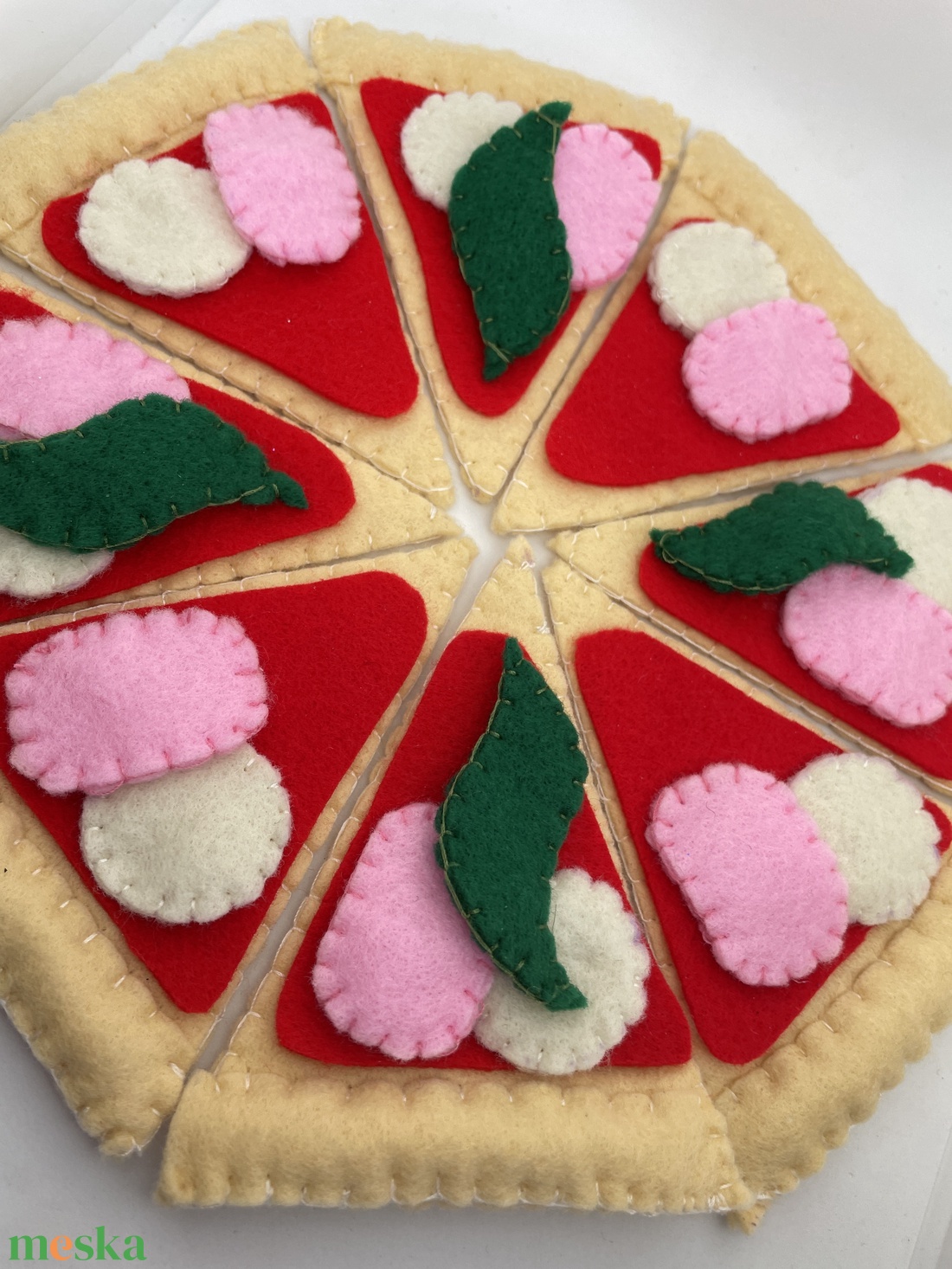 Egész pizza 8 szeletes - játék & sport - gyerekkonyha - játék ételek - Meska.hu