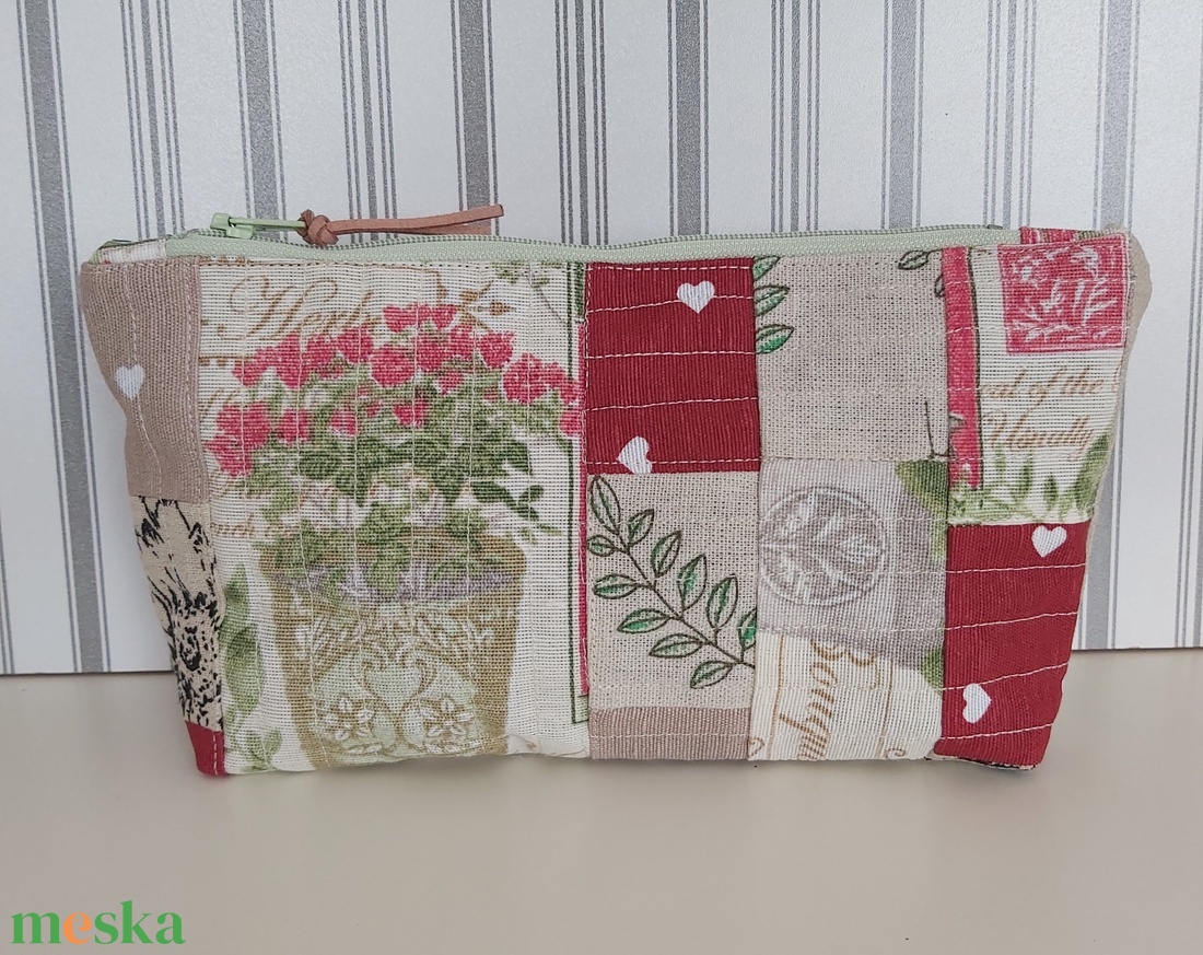 Gyógynövényes, virágos  patchwork tolltartó, neszesszer - otthon & életmód - papír, írószer - tolltartó & ceruzatekercs - Meska.hu