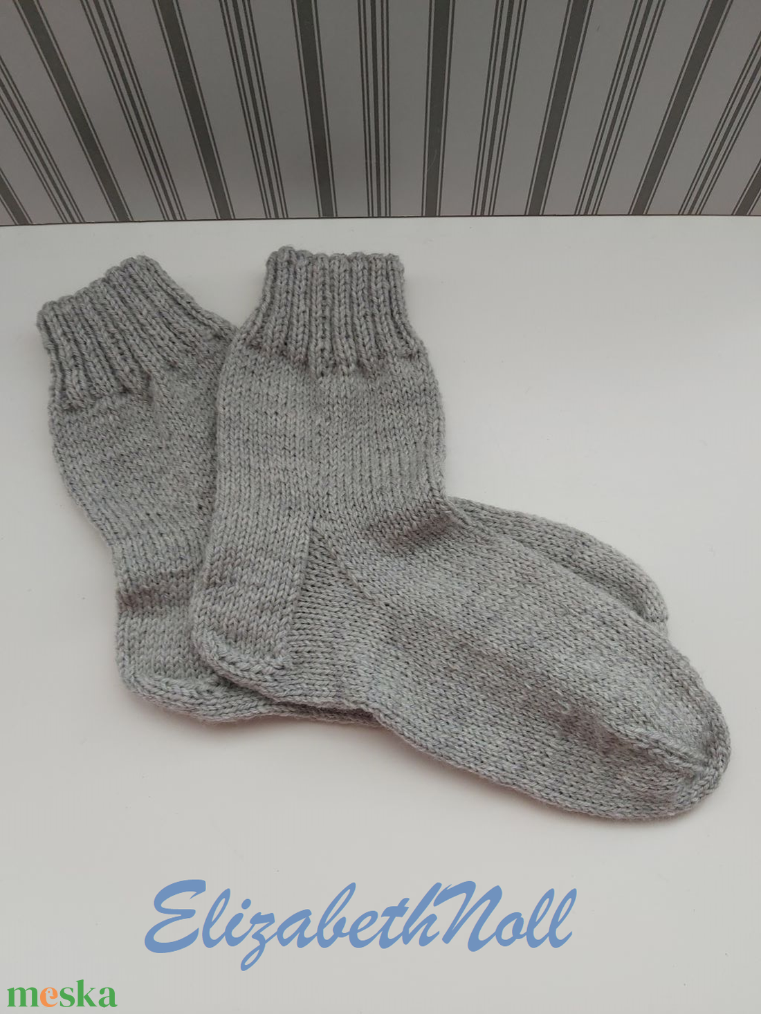 Halványszürke színű, kézzel kötött, gyapjú zokni - ruha & divat - cipő & papucs - zokni - Meska.hu