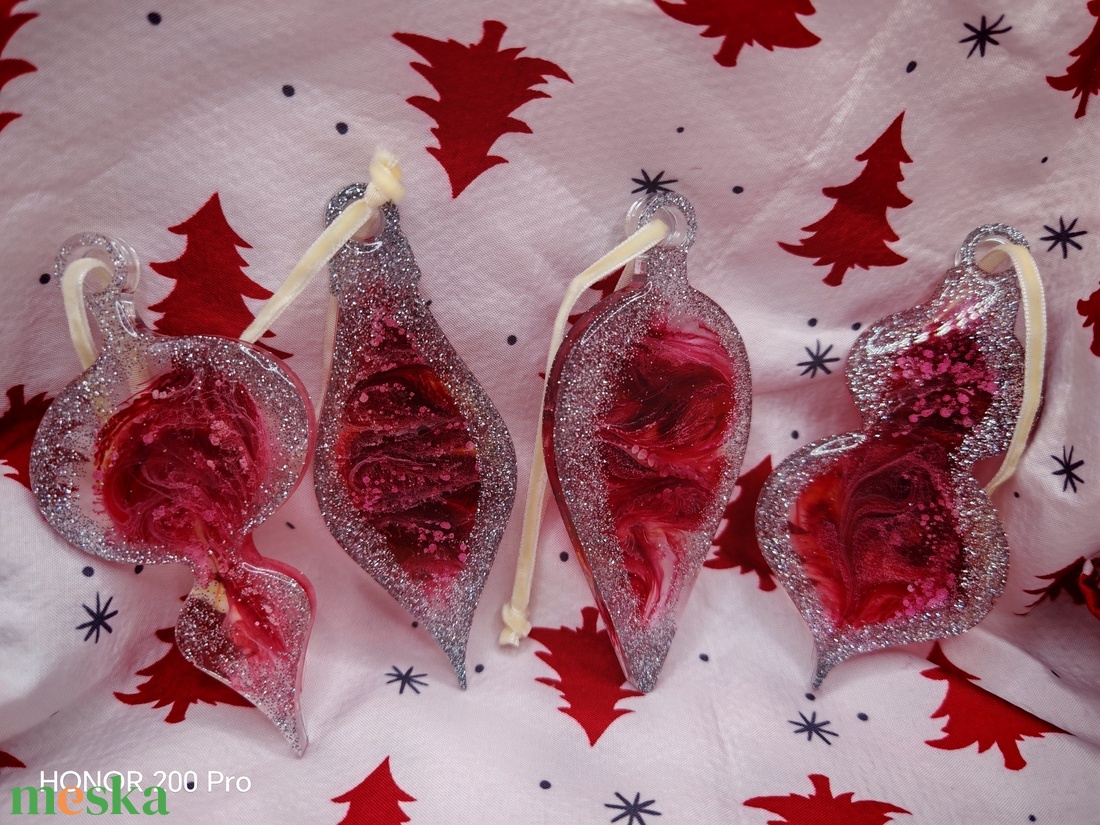 Egyedi Petri karácsonyfadísz - karácsony - karácsonyi lakásdekoráció - karácsonyfadíszek - Meska.hu