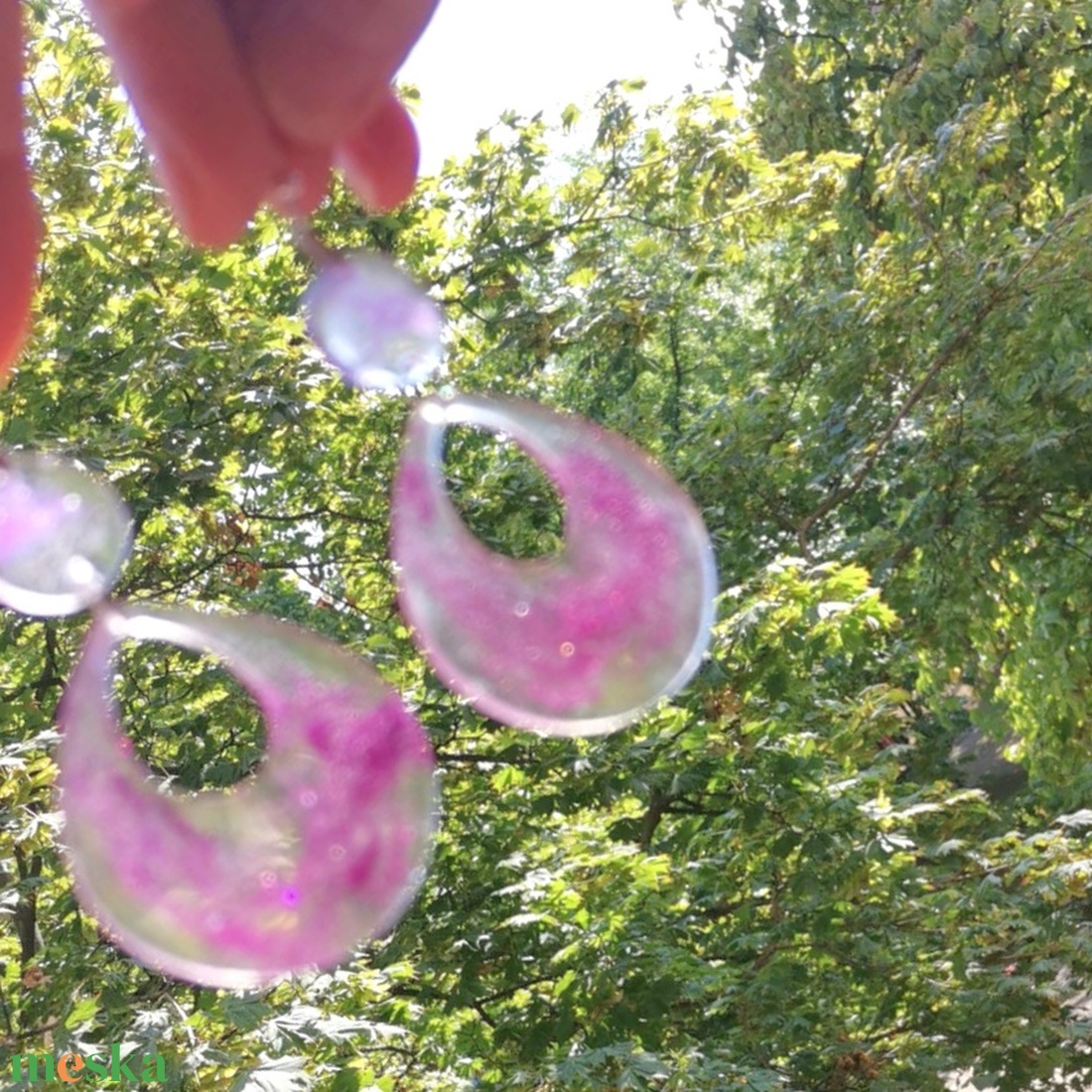 Fülbevaló Epoxigyanta, átlátszó lila pigment női ékszerdíszítéssel - ékszer - fülbevaló - lógó csepp fülbevaló - Meska.hu Fülbevaló Epoxigyanta, átlátszó lila pigment női ékszerdíszítéssel - ékszer - fülbevaló - lógó csepp fülbevaló - Meska.hu