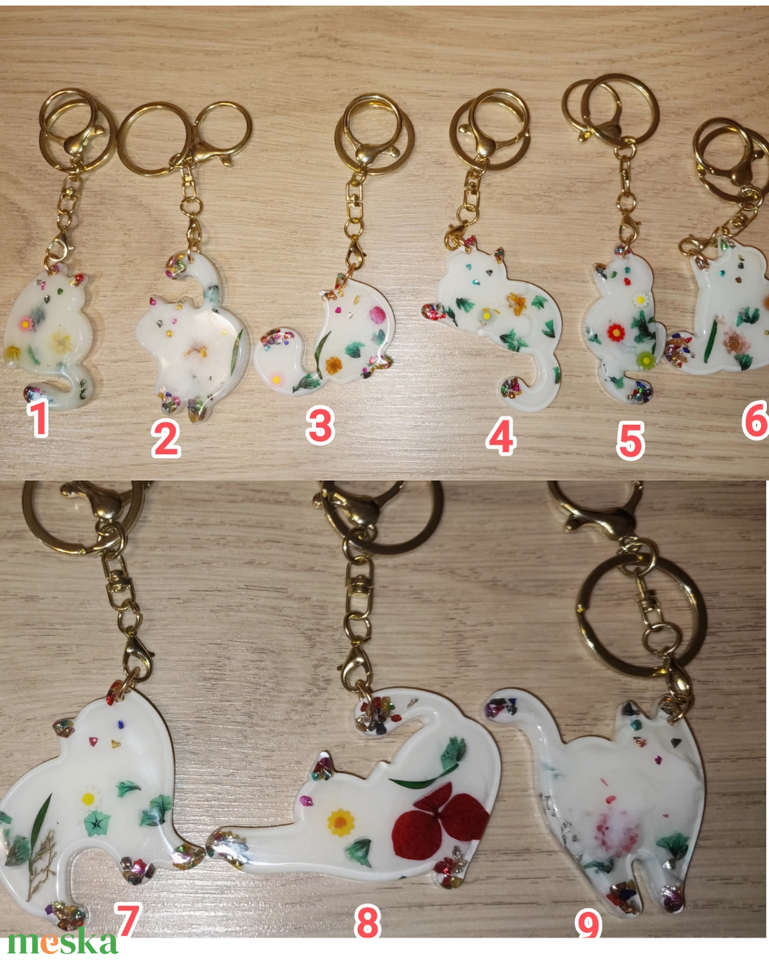 Kulcstartó Macska epoxigyantából, szárított virágokkal. 1 darab költsége.  - táska & tok - kulcstartó & táskadísz - táskadísz - Meska.hu