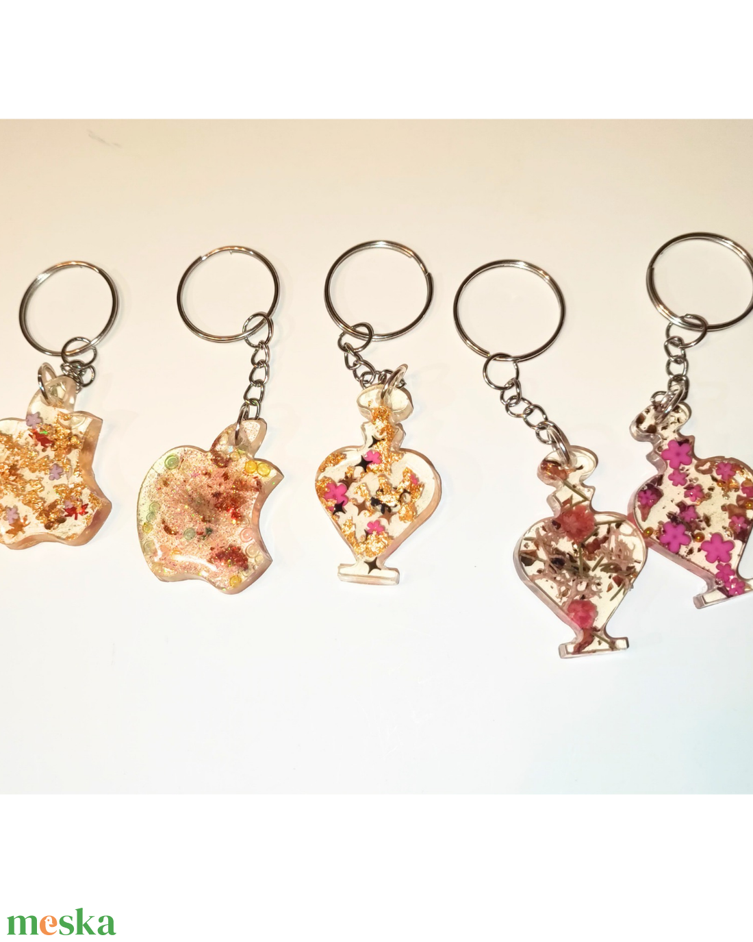 Kulcstartó epoxigyantából rózsaszín és kék színben. Költség 1 darab termékre  - táska & tok - kulcstartó & táskadísz - táskadísz - Meska.hu